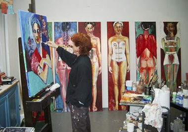 Patrice van Ramshorst aan het werk in haar atelier